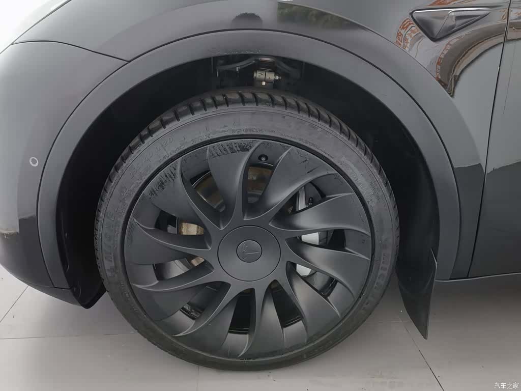 Tesla Model Y, 2024 17