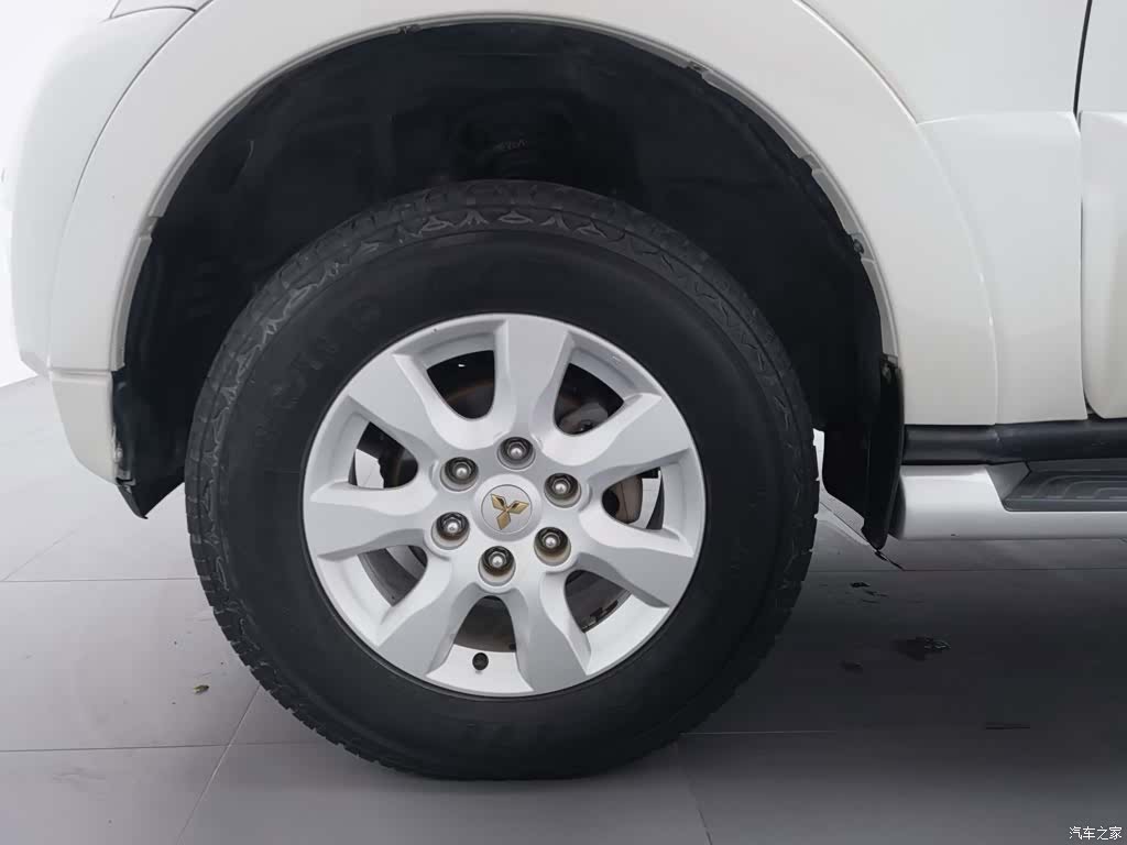 Mitsubishi Pajero, 2015 17