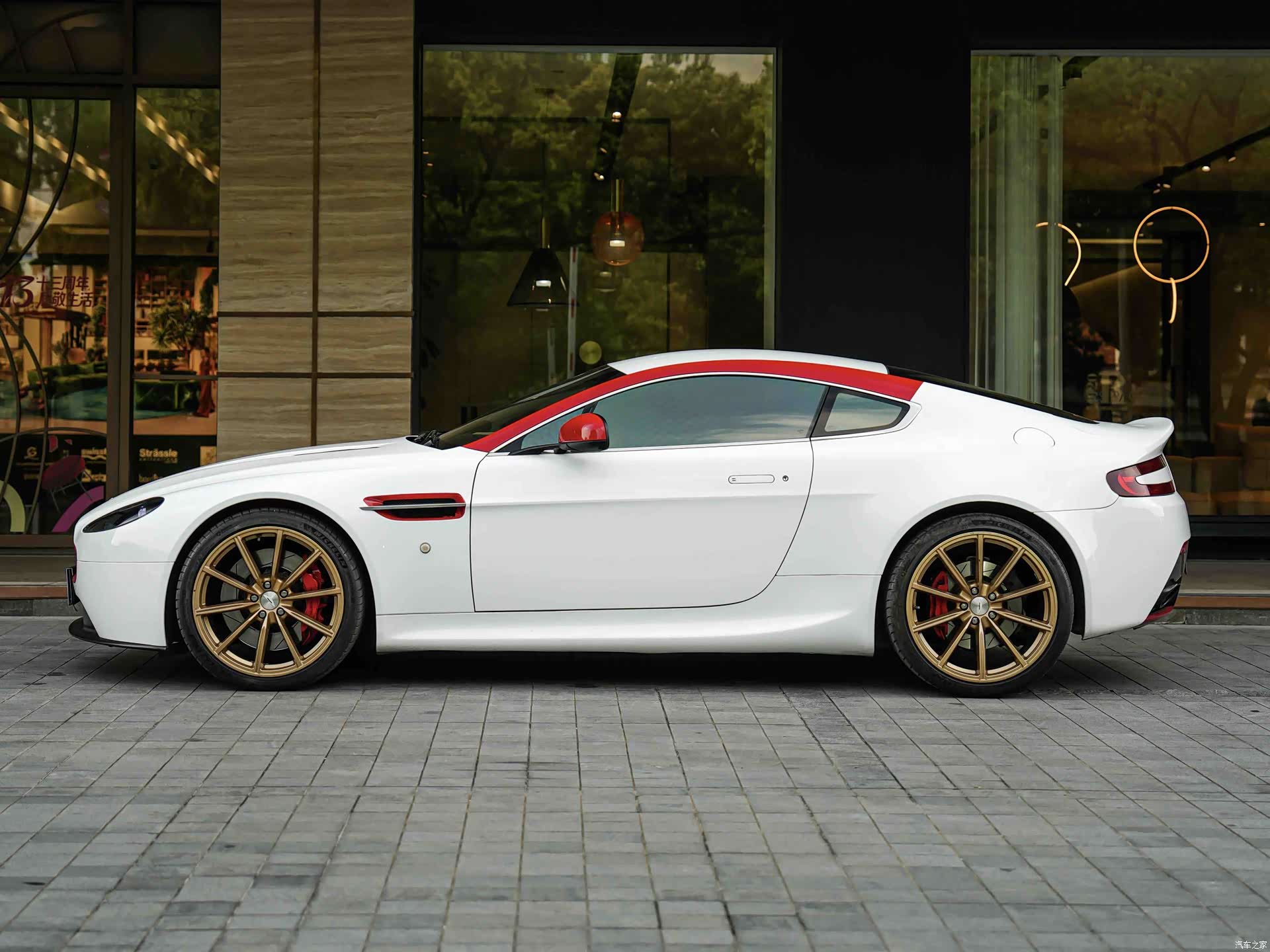 Aston Martin Vantage, 2017 7