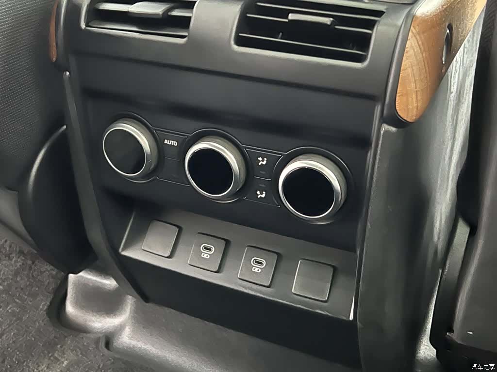 Land Rover Defender, 2022 18