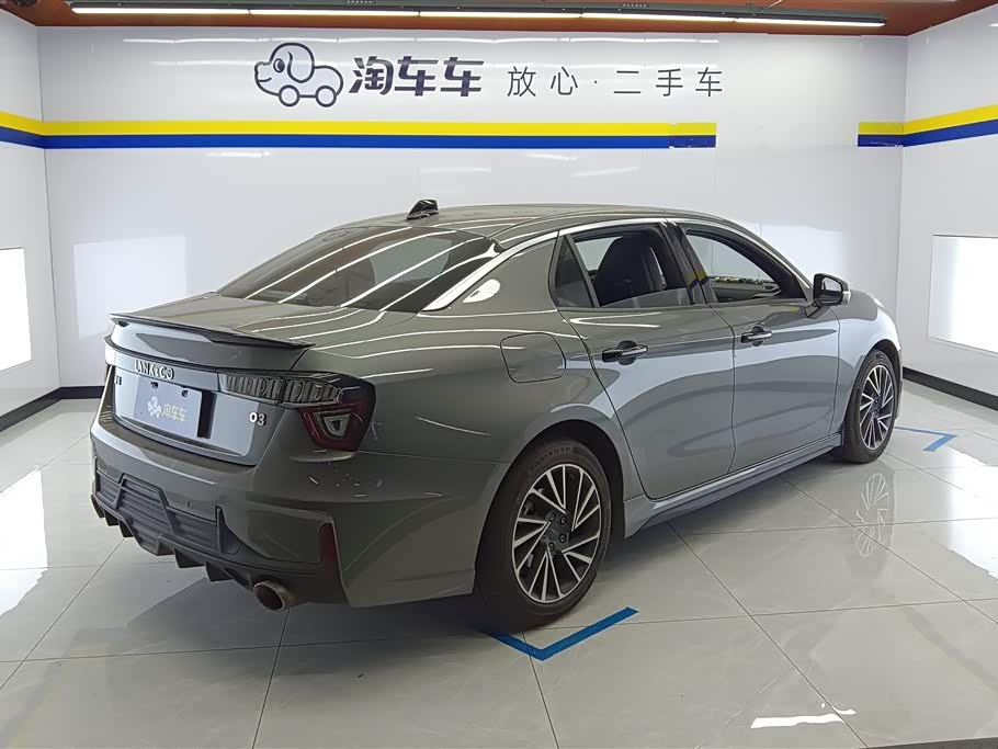 Lynk & Co 03