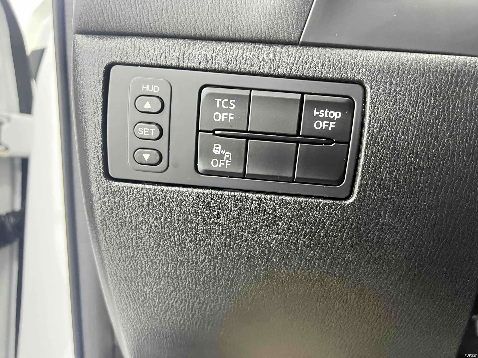 Mazda CX-4, 2023 11