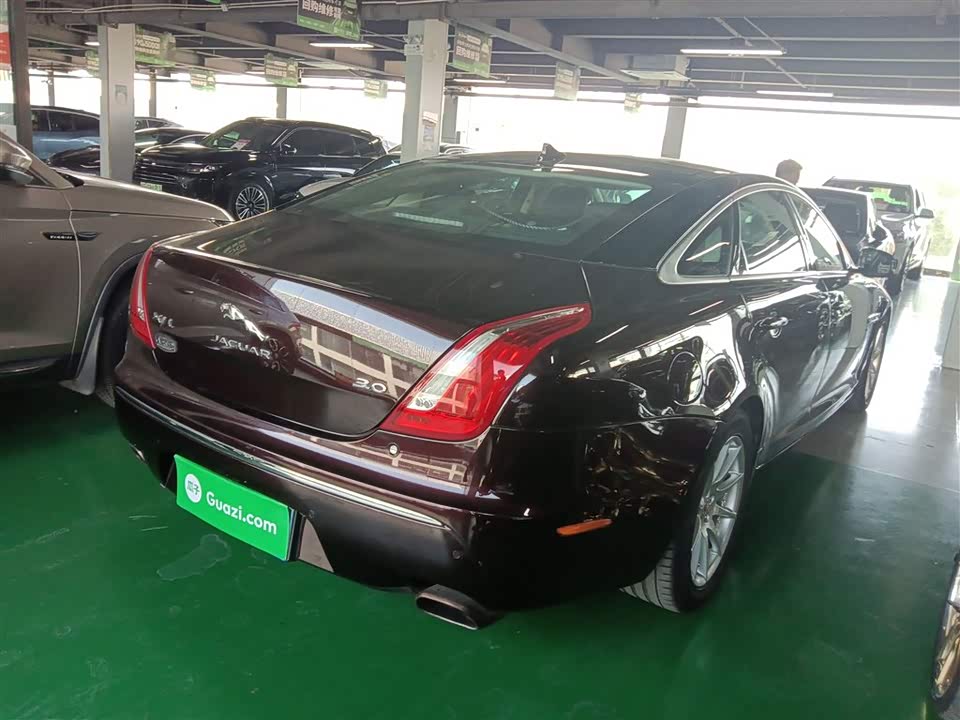 Jaguar XJ