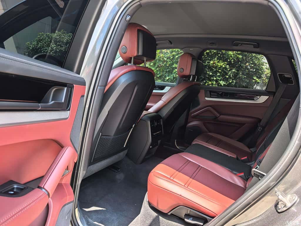 Porsche Cayenne, 2026 10