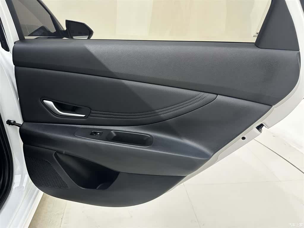 Hyundai Elantra, 2023 13