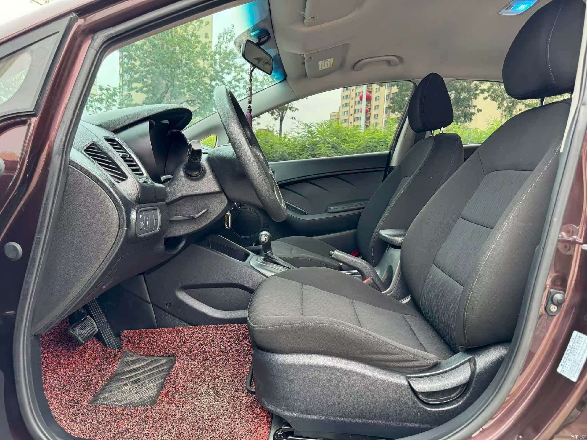 Kia K3, 2013 4