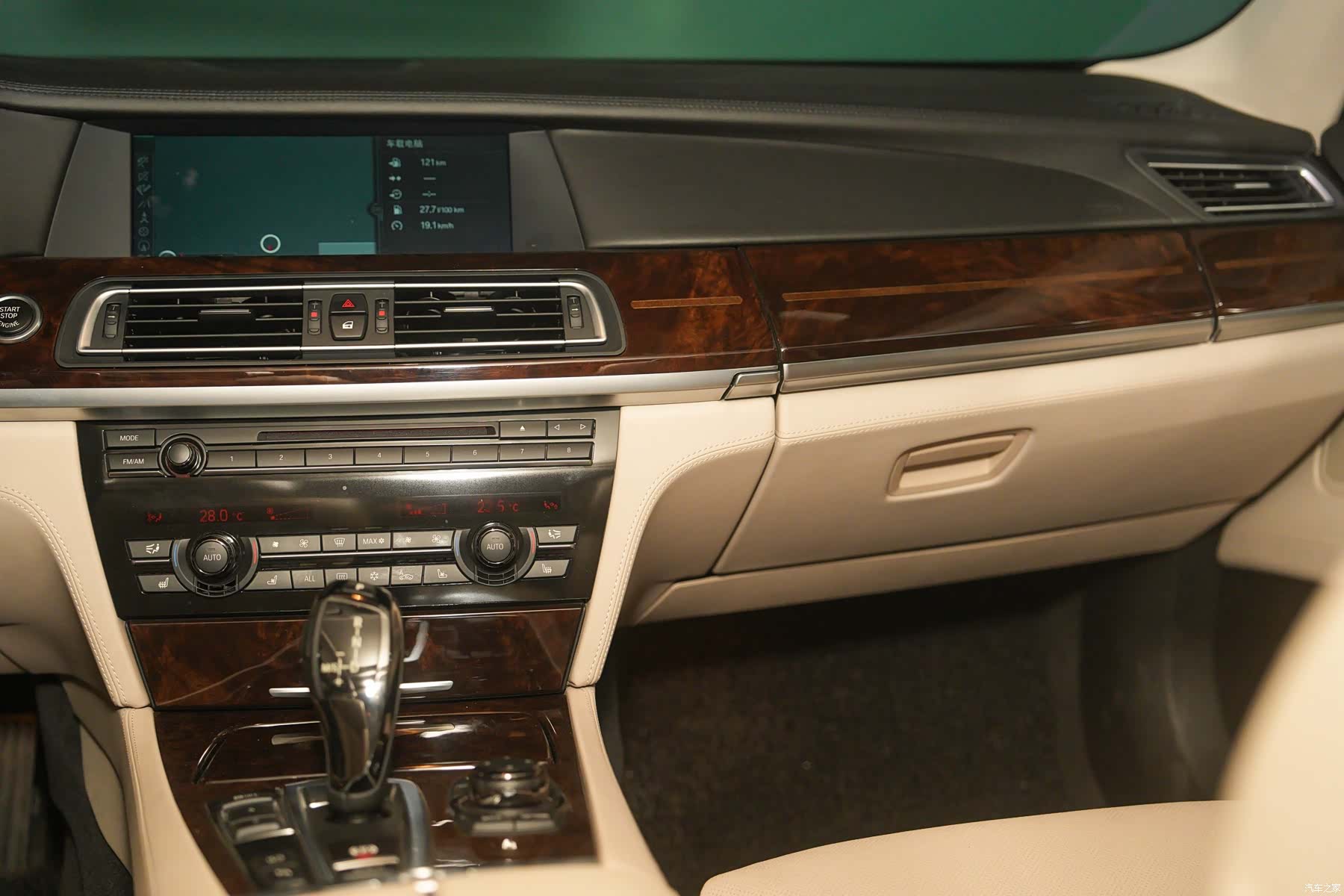 BMW 7 Series, 2012 26