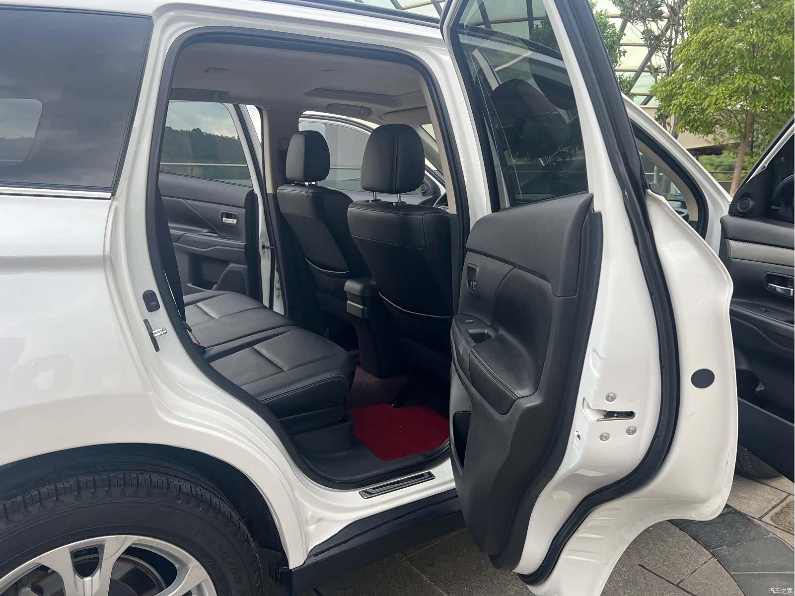 Mitsubishi Outlander, 2013 9