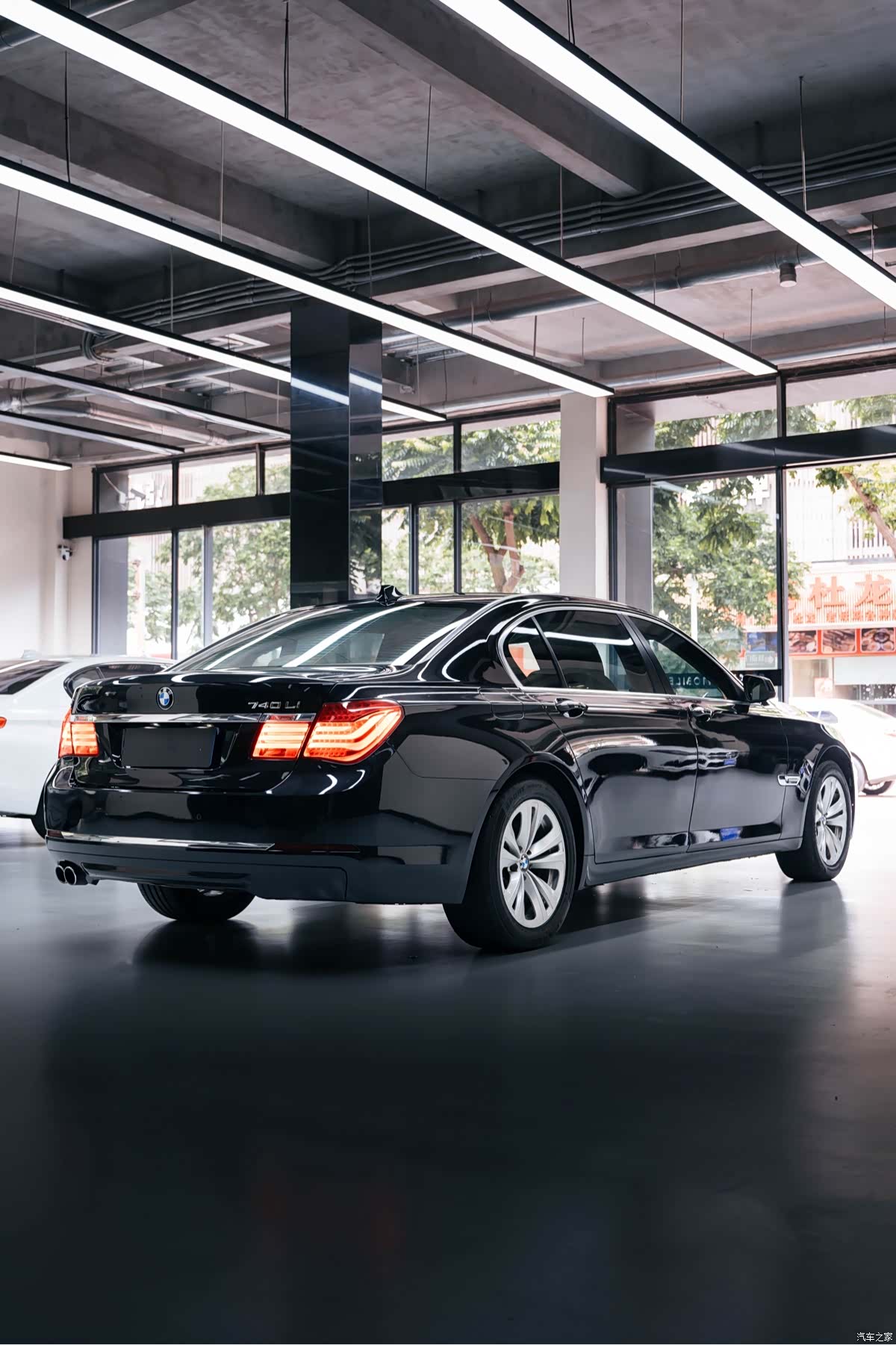 BMW 7 Series, 2011 3