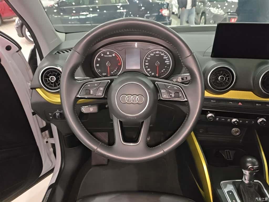 Audi Q2L, 2019 11