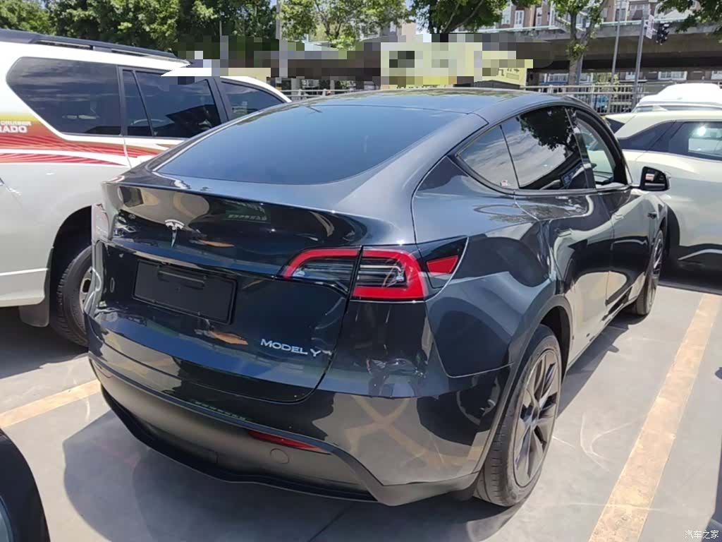 Tesla Model Y, 2024 7