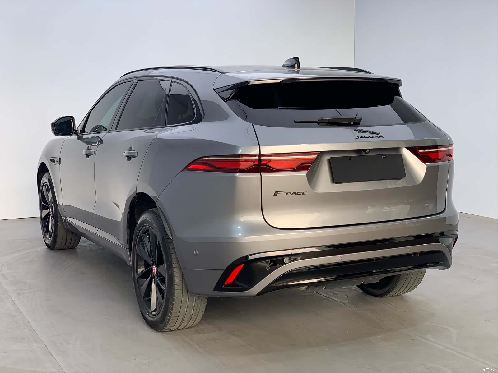 Jaguar F-PACE, 2022 все фото