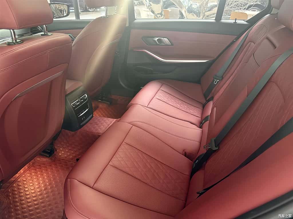 BMW 3 Series, 2024 10