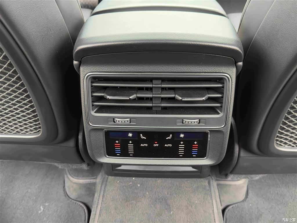 Audi Q7, 2023 11