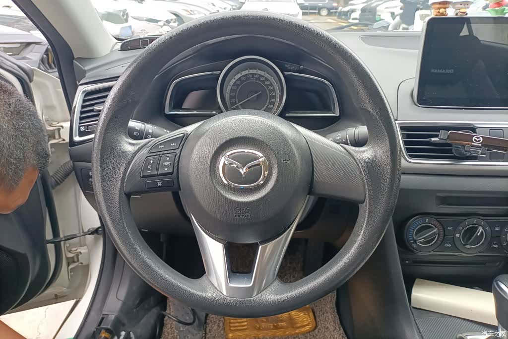 Mazda Mazda3, 2016 15