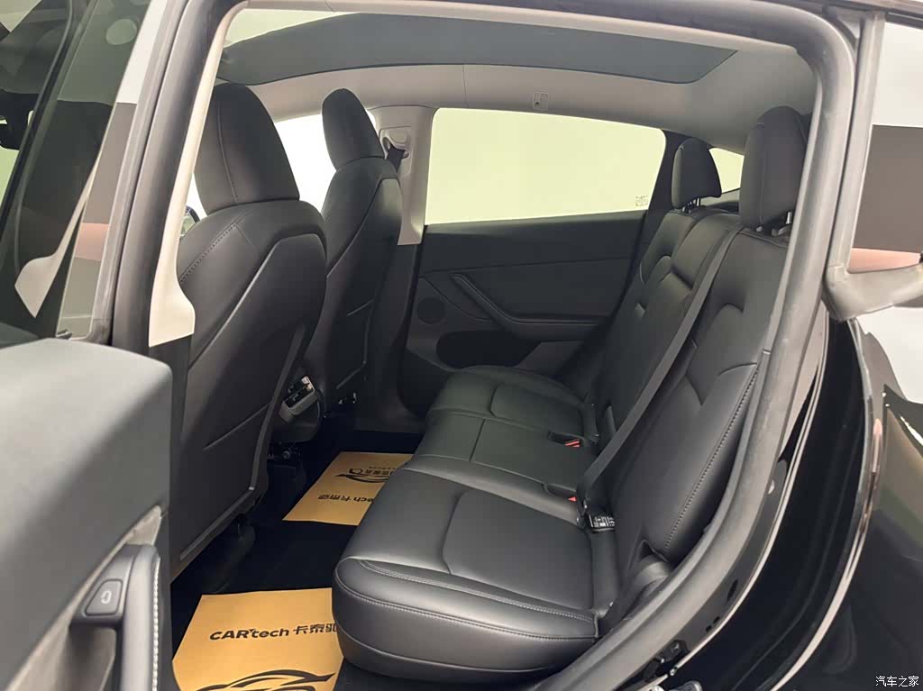 Tesla Model Y, 2024 9