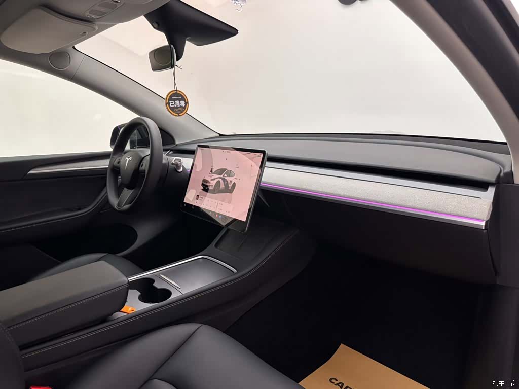Tesla Model Y, 2024 11