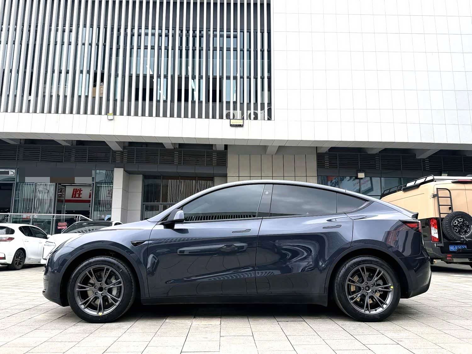 Tesla Model Y, 2024 6