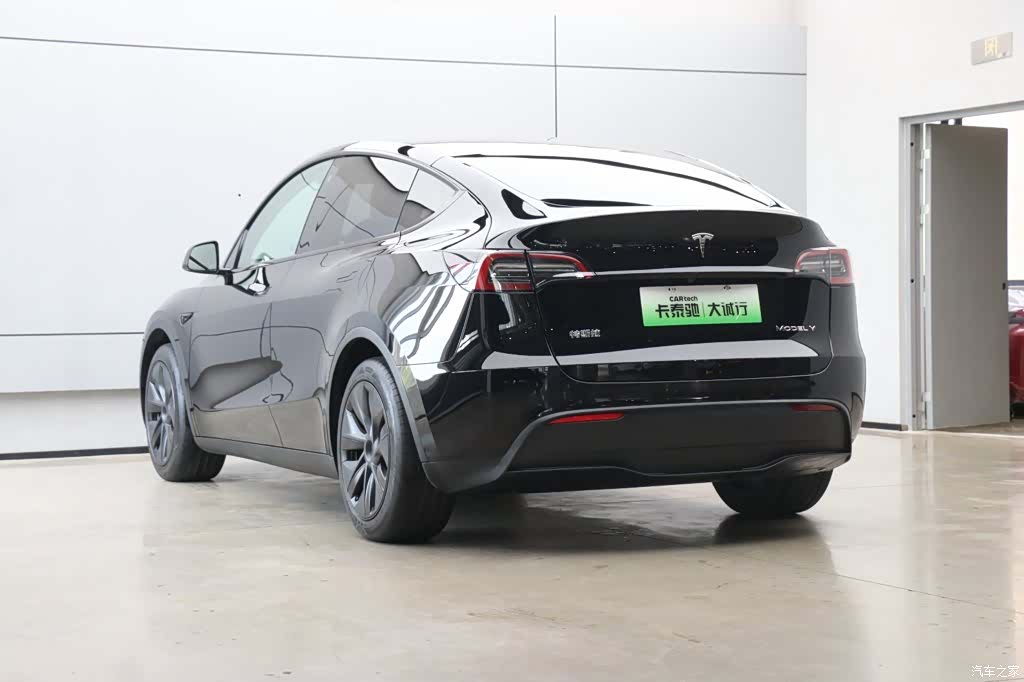 Tesla Model Y, 2024 31