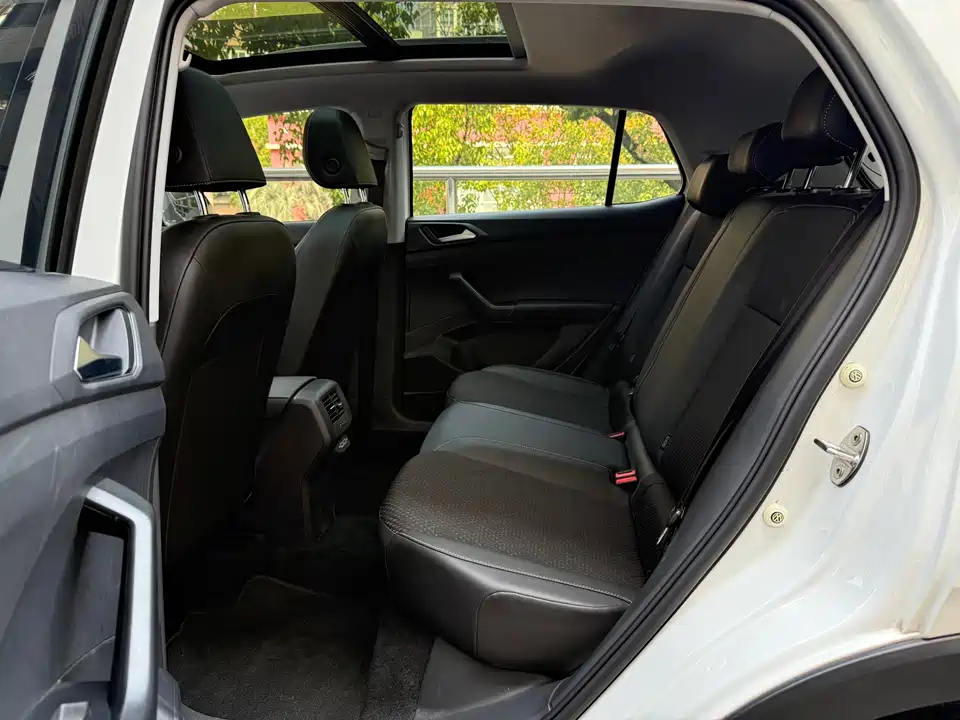 Volkswagen Exploring the shadow