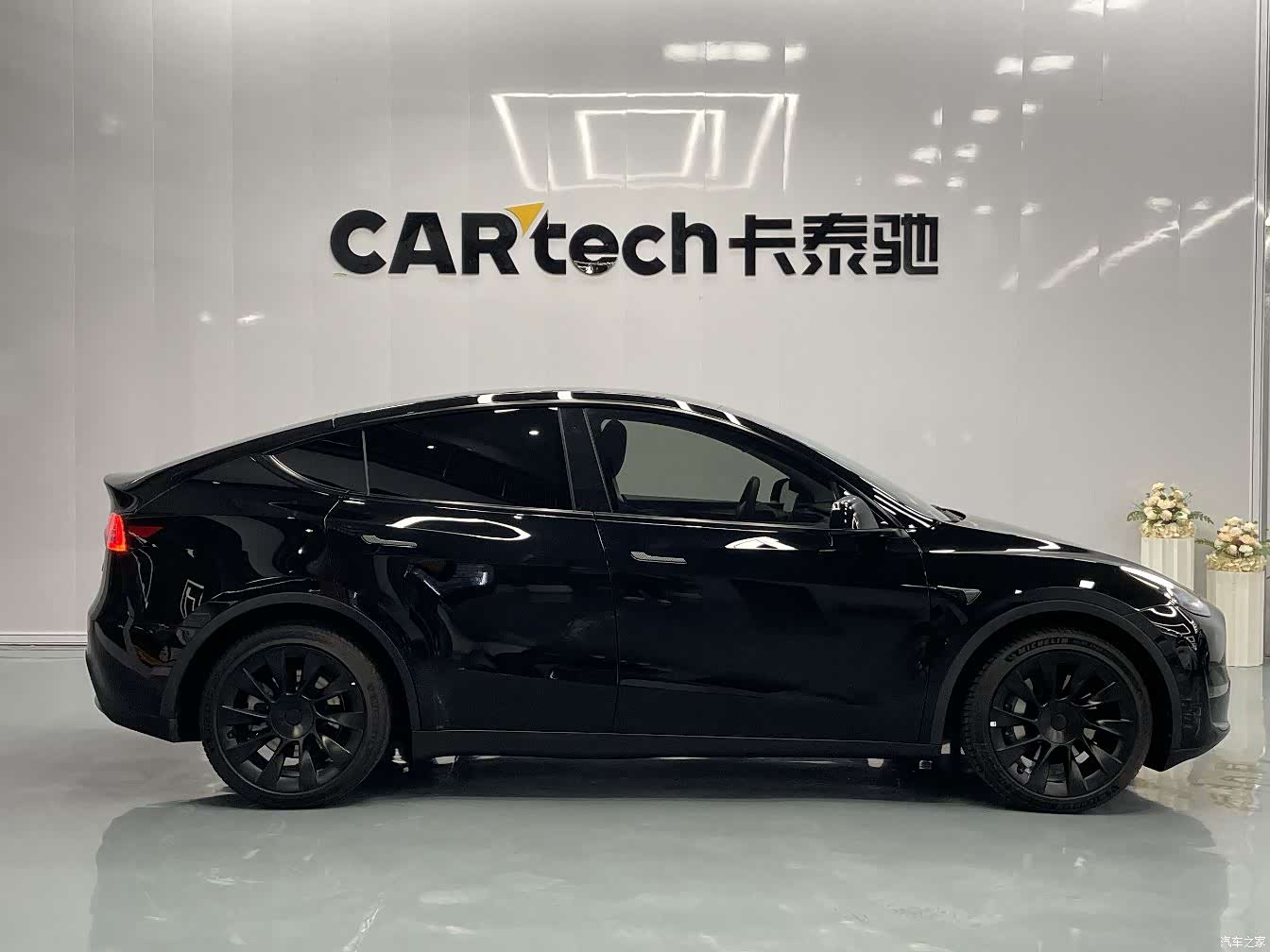 Tesla Model Y, 2023 4