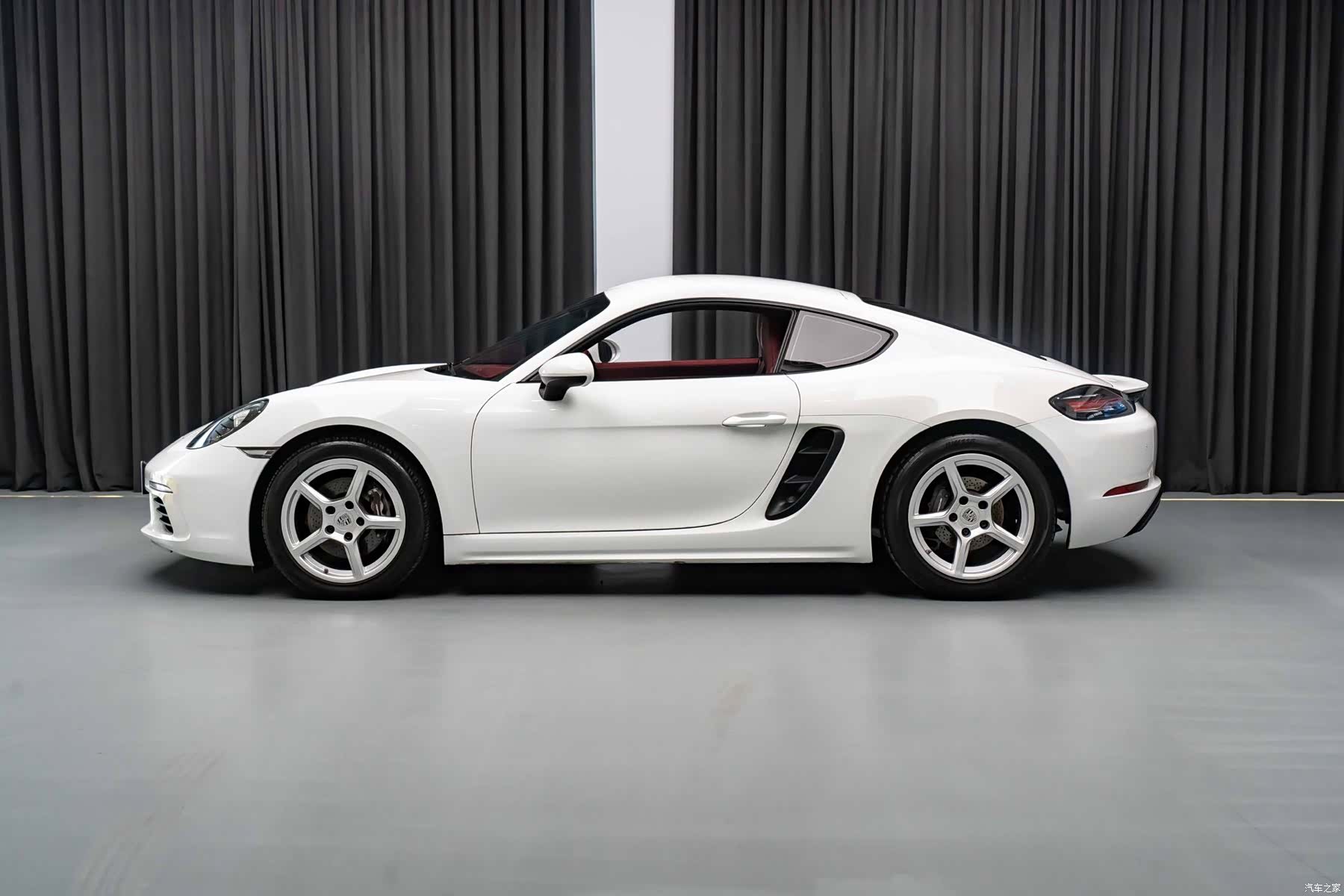 Porsche Cayman, 2018 3