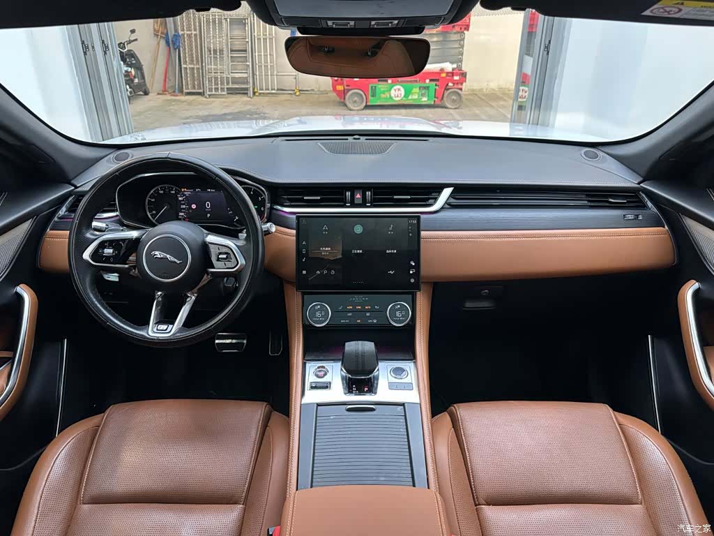 Jaguar F-PACE, 2023 18