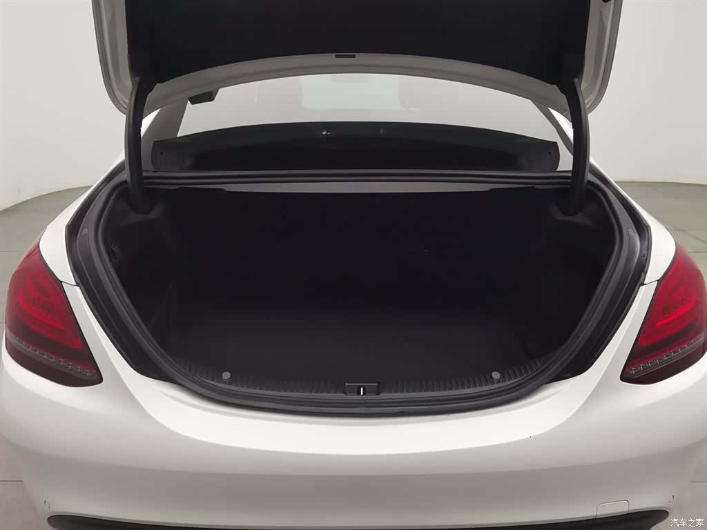 Mercedes-Benz C-Class, 2018 16