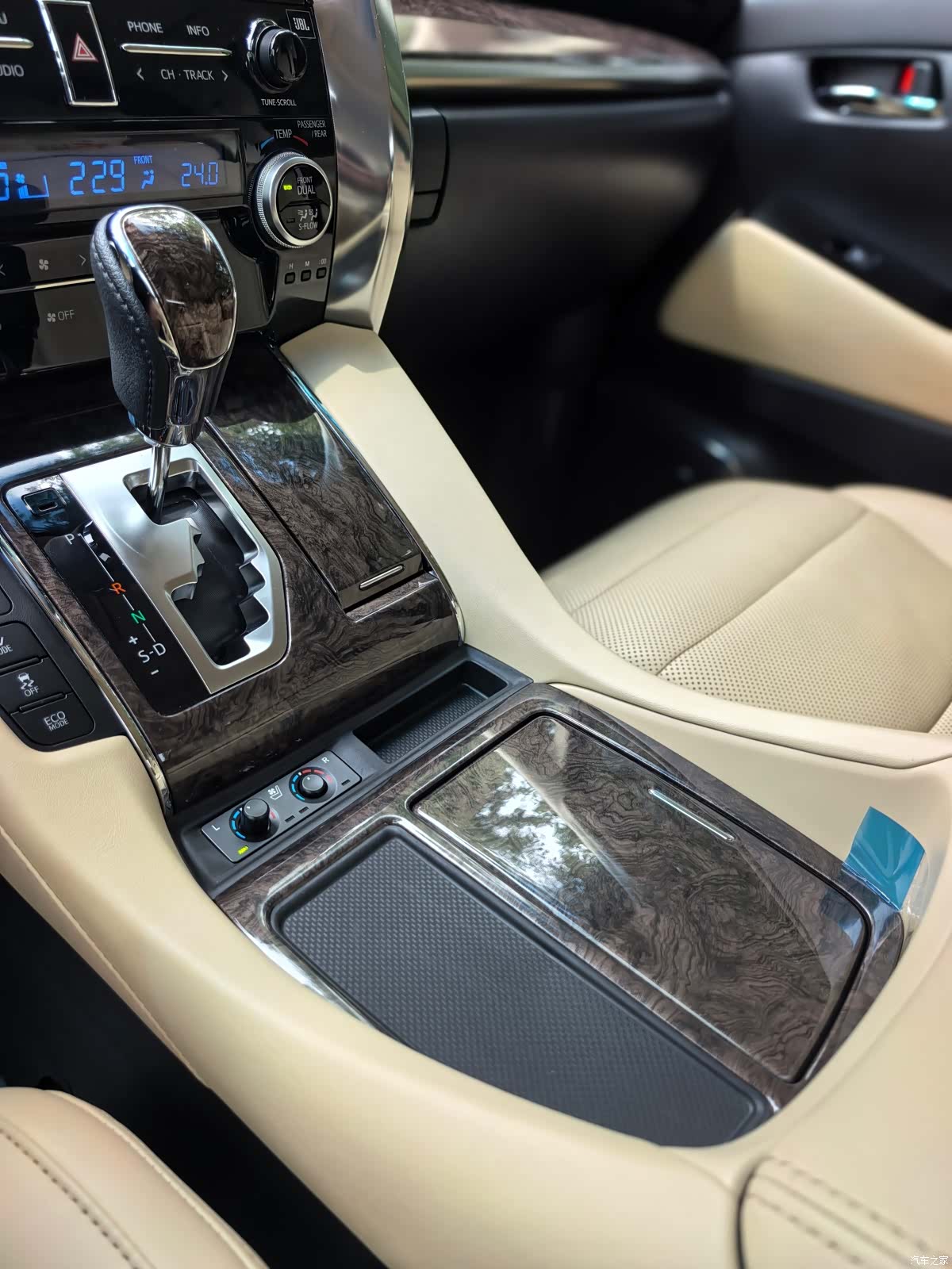 Toyota Vellfire, 2021 29