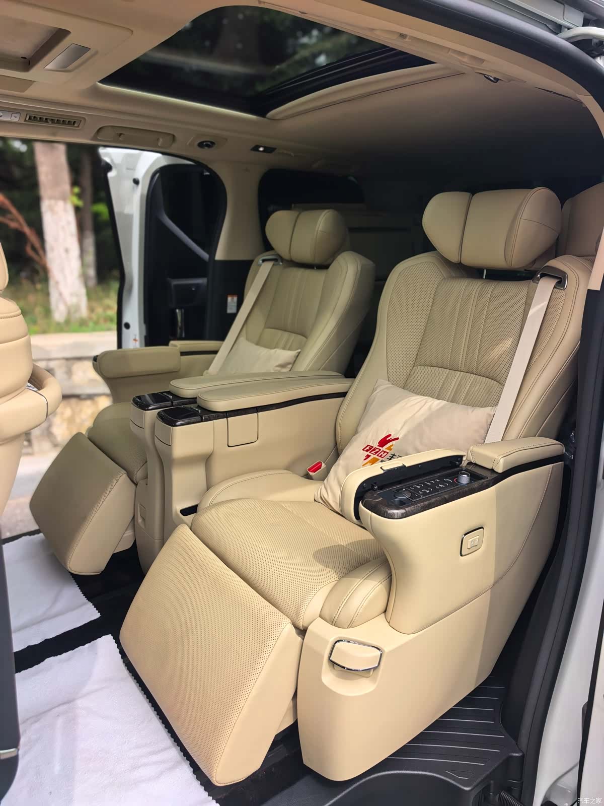 Toyota Vellfire, 2021 9