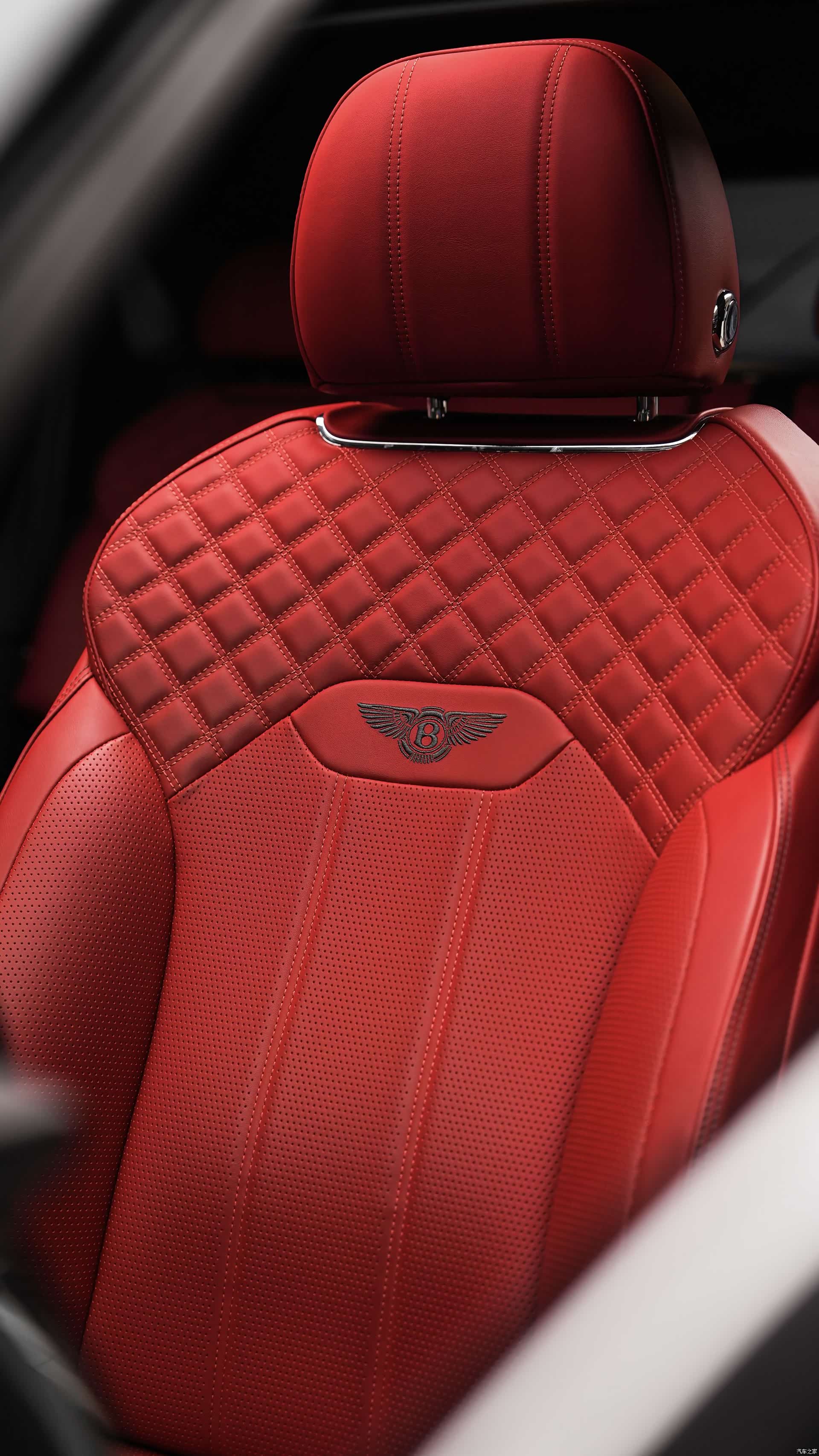 Bentley Bentayga, 2021 6