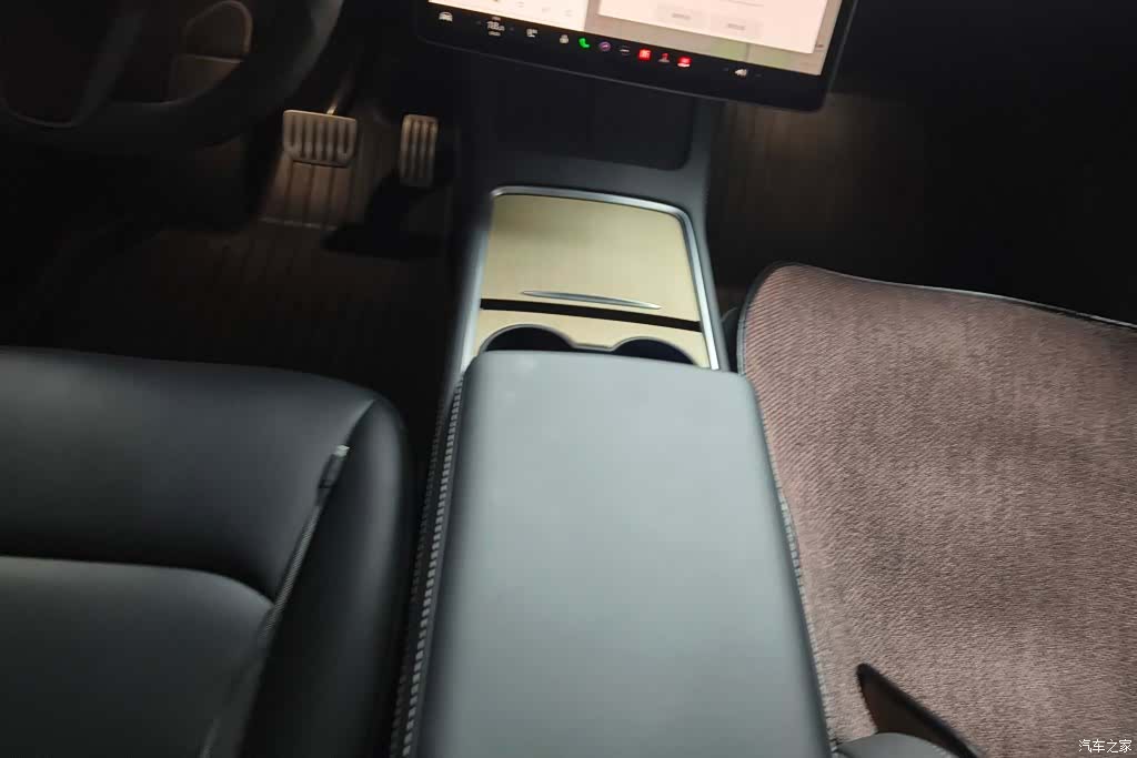 Tesla Model Y, 2023 16