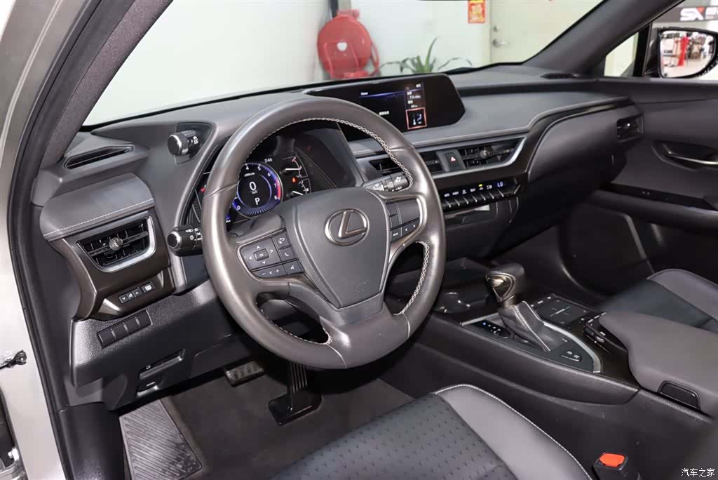Lexus UX, 2022 9