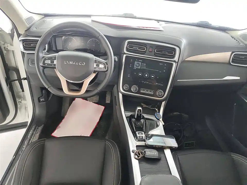 Lynk & Co 01