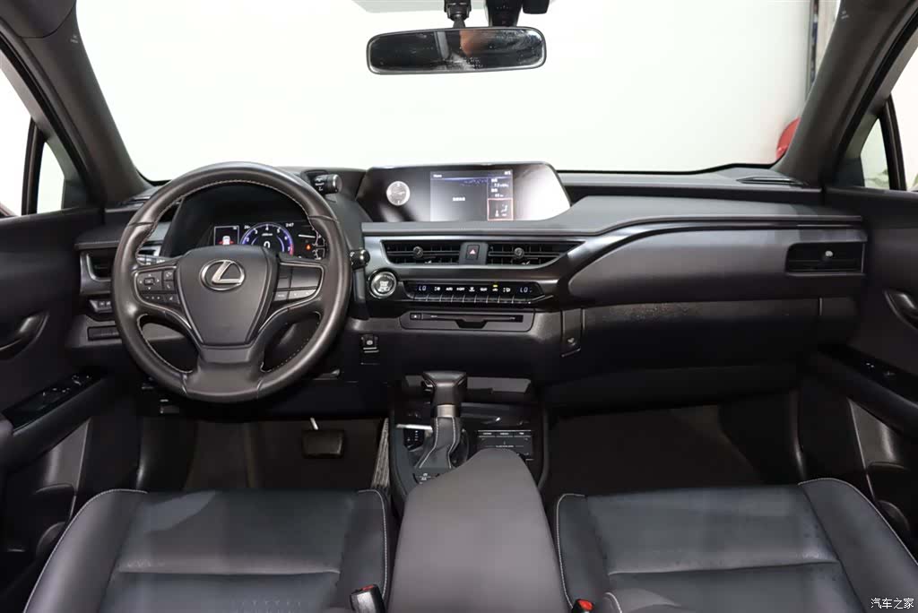 Lexus UX, 2022 11