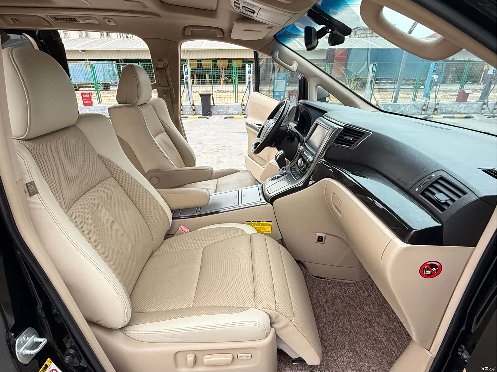 Toyota Alphard, 2014 7