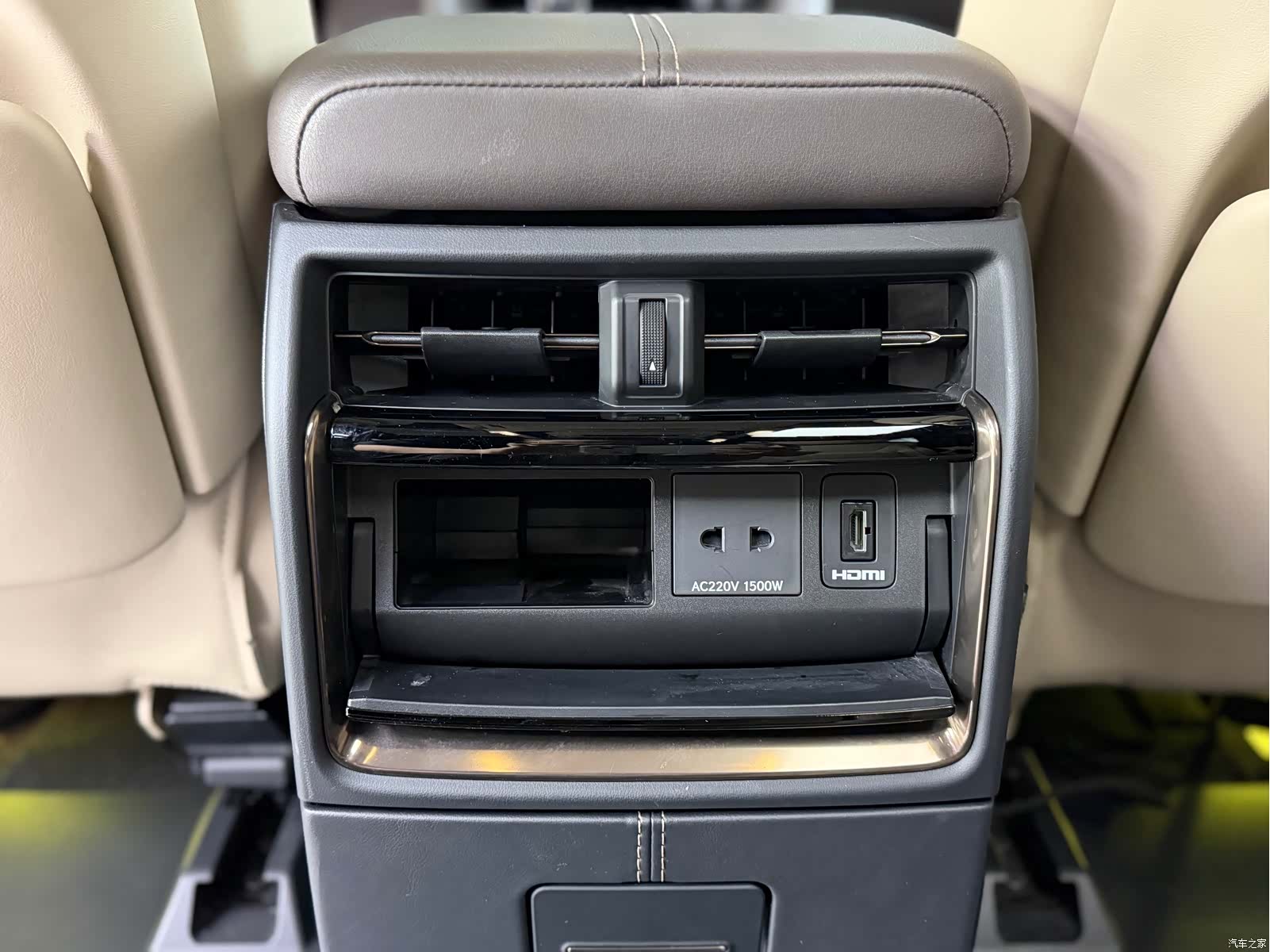 Toyota Alphard, 2024 23