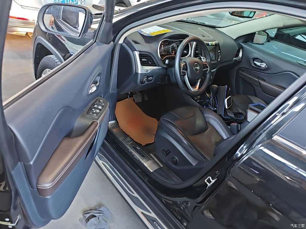 Jeep Cherokee, 2017 16