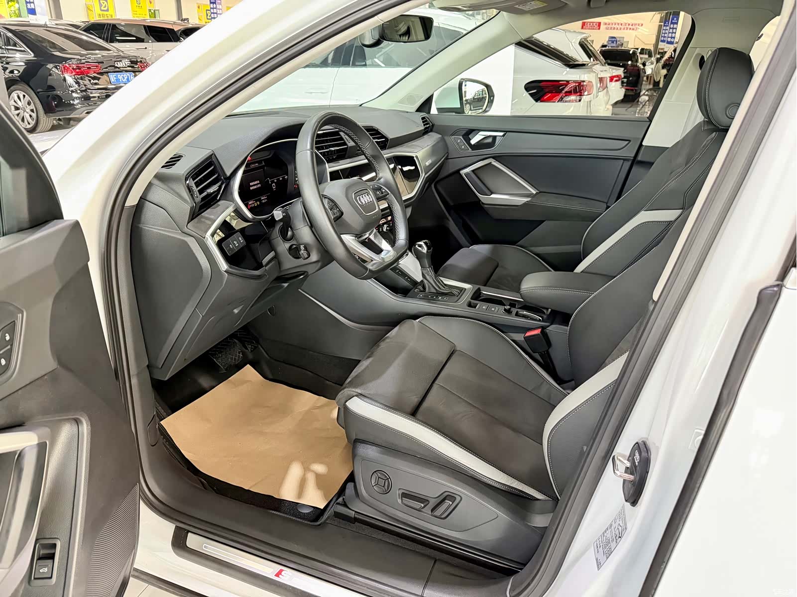 Audi Q3, 2023 4