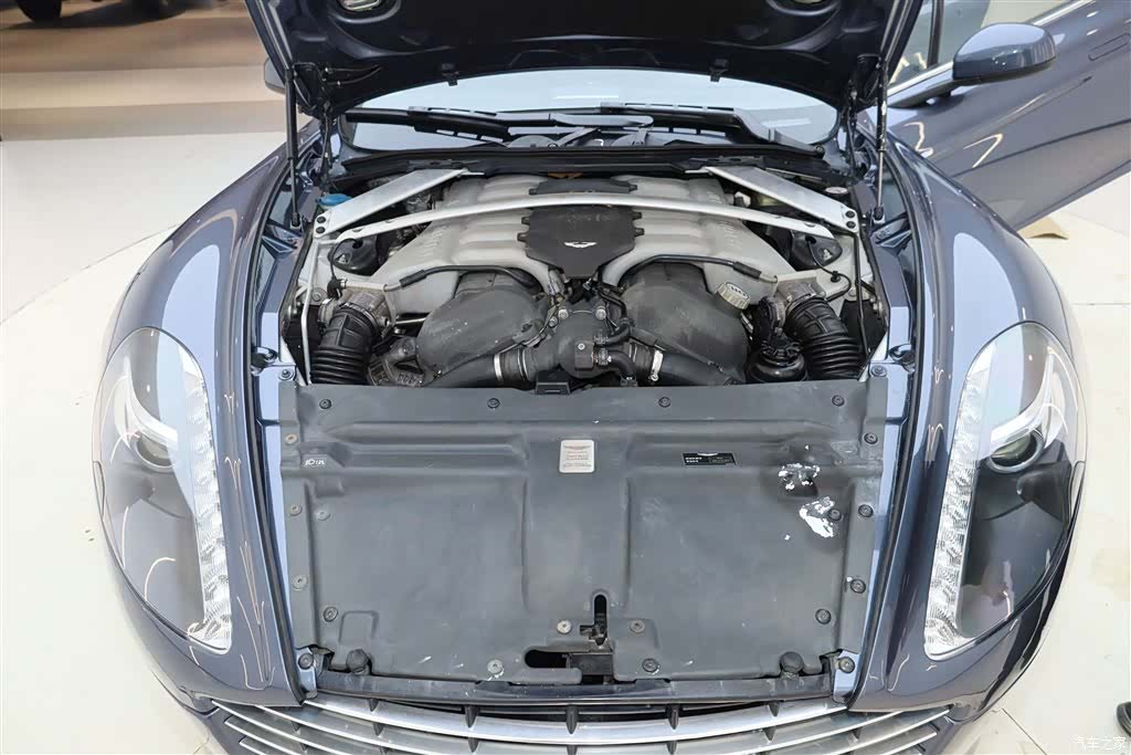 Aston Martin Rapide, 2013 10