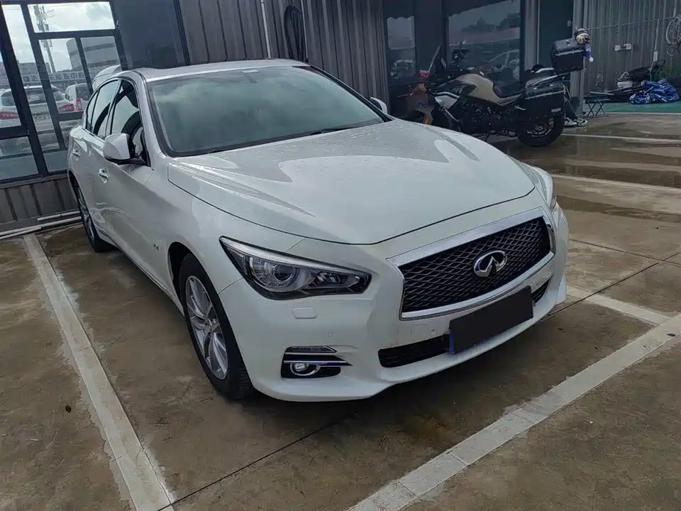Infiniti Q50L