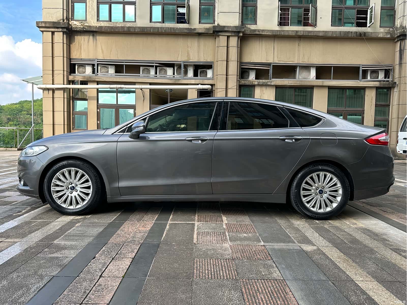 Ford Mondeo, 2014 3