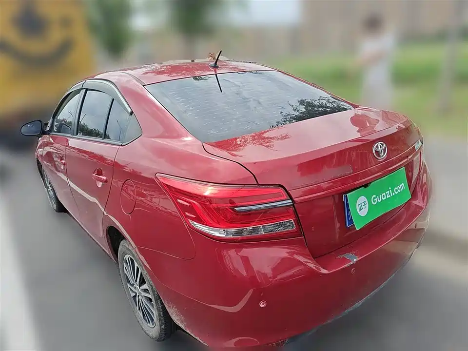 Toyota YARiS L to enjoy