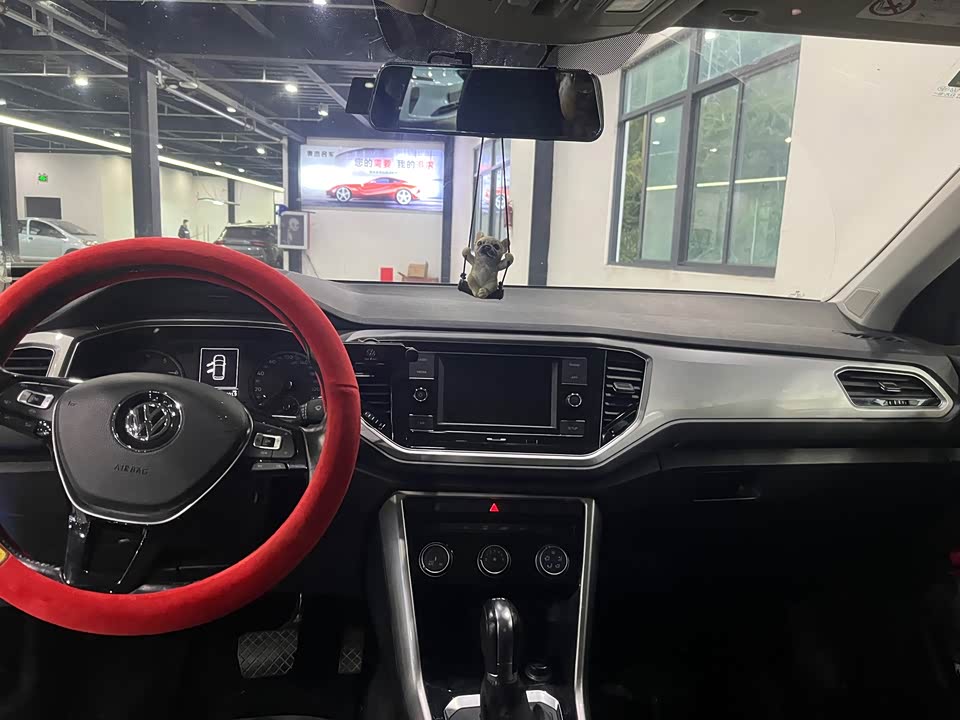 Volkswagen T-ROC exploring Songs