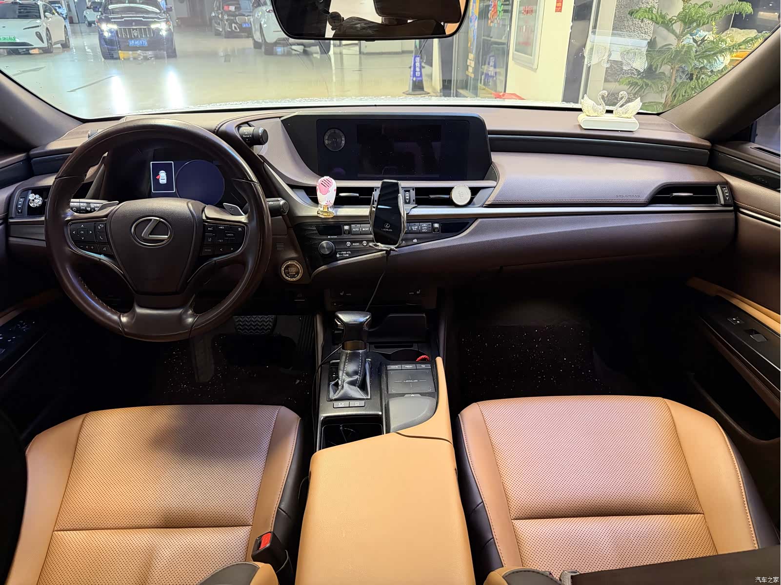 Lexus ES, 2020 10