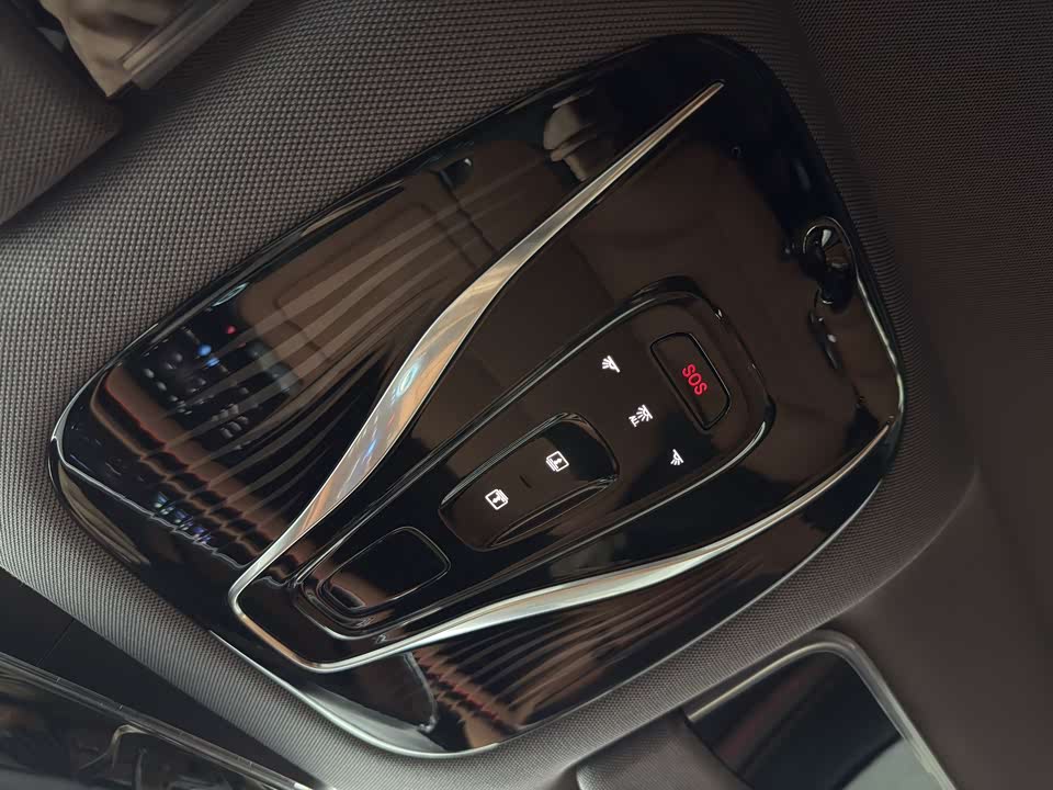 VOYAH Lantu chasing light