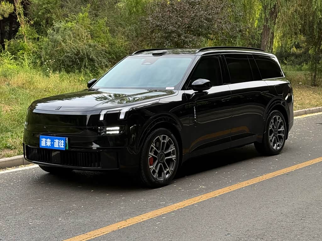 Lynk & Co 900