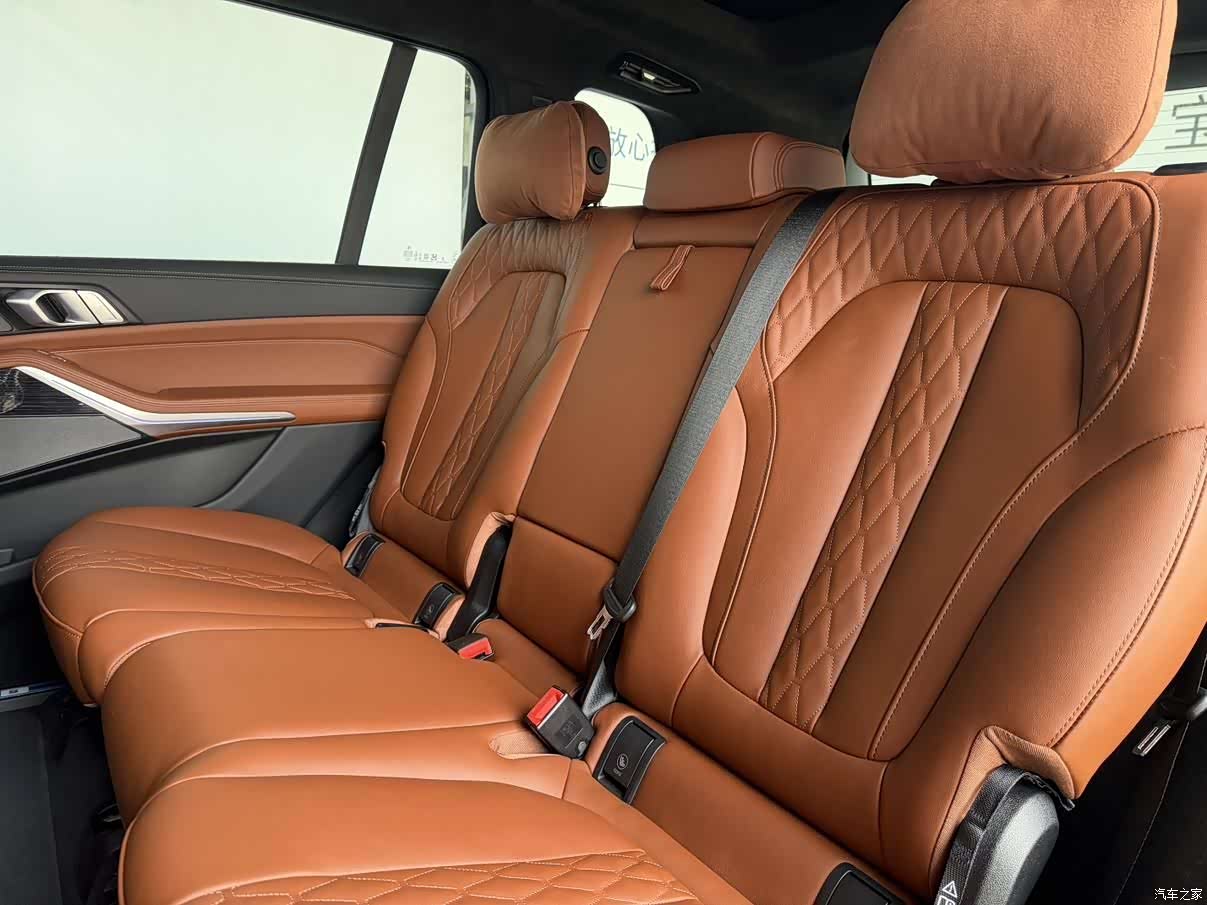 BMW X7, 2025 8