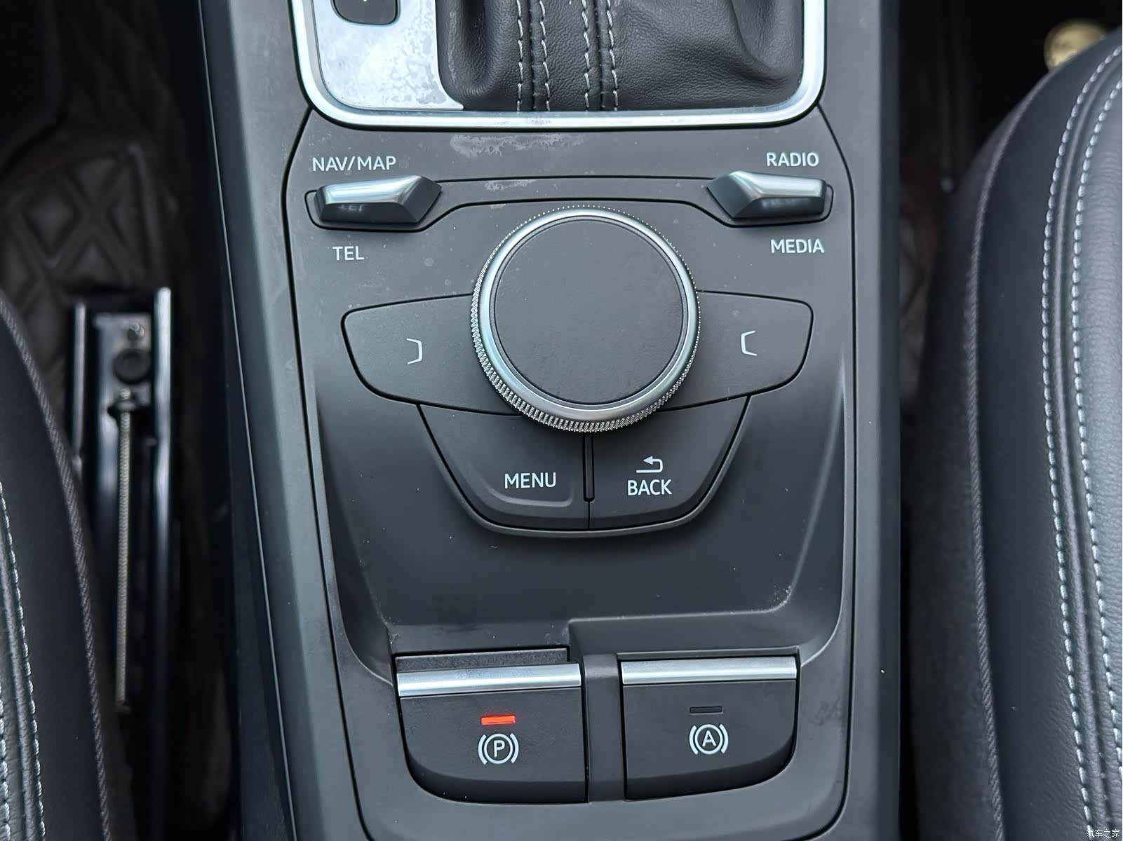 Audi Q2L, 2023 14