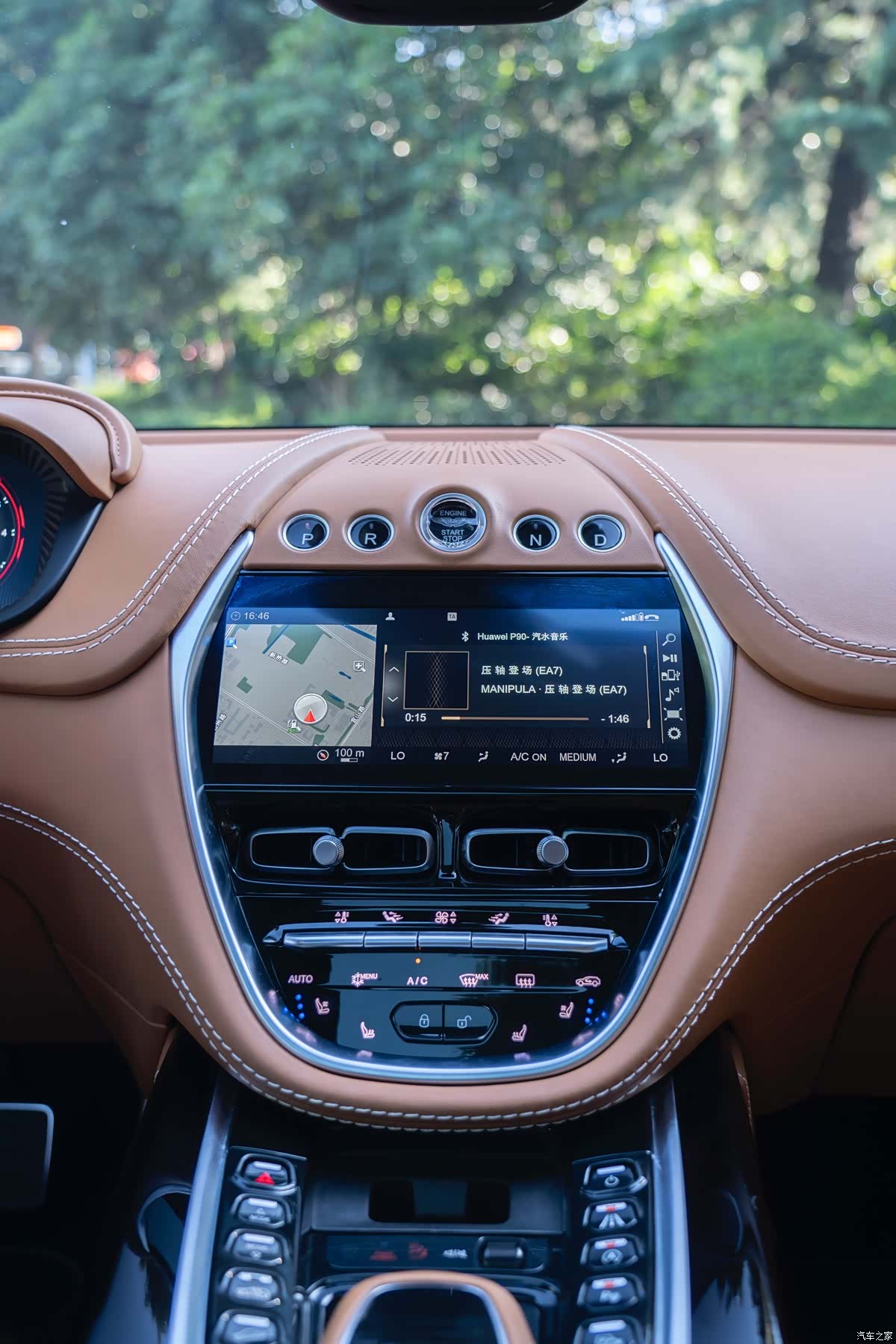 Aston Martin DBX, 2023 9